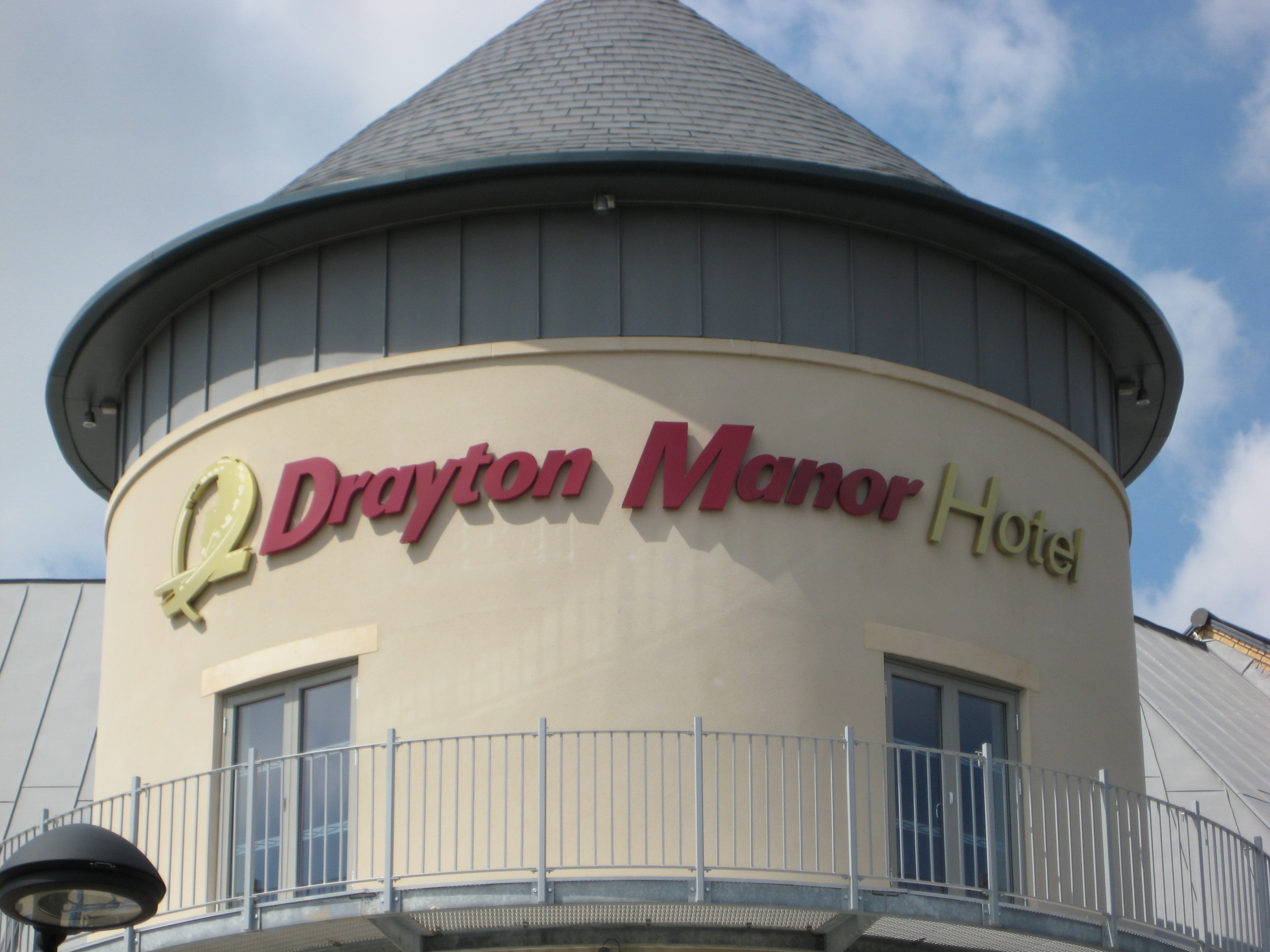 drayton manor hotel